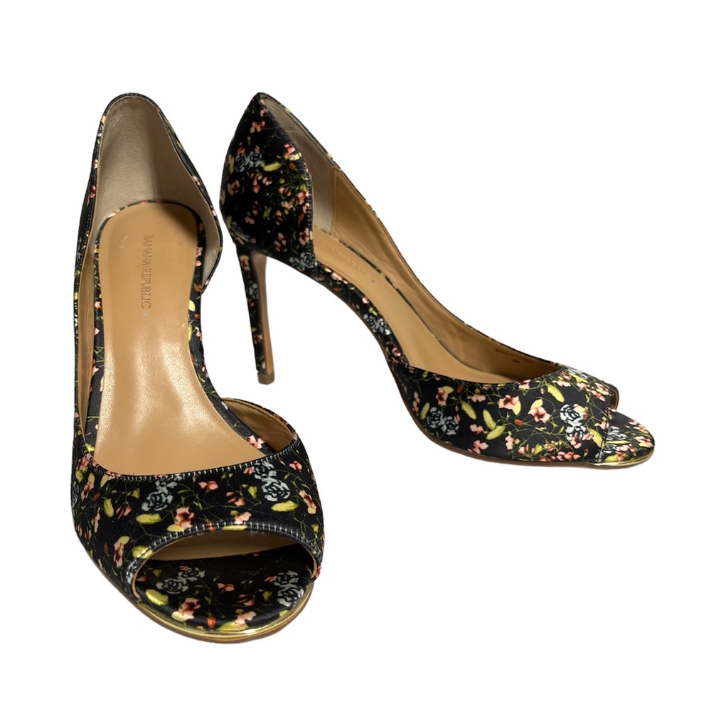 Banana Republic floral satin peep toe heels, size 8